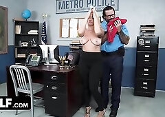 Elana Bunnz Gets Instant Karma This Ebony Friday…