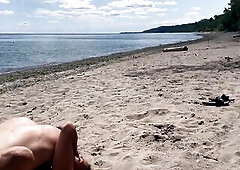 Spouse films wife BANGING A STRANGER and receiving an UNPROTECTED CREAMPIE on a PUBLIC BEACH