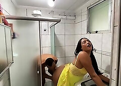 I Went to Take a Shower with My Boyfriend