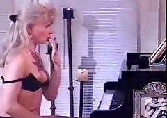 Sex-Starved shemale stroking at the picture