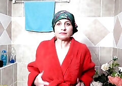 unattractive 72 years old mommy prolapse her snatch