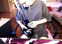 Cute blonde Yourprettykate unboxes and tries out her new masturbator for the first time