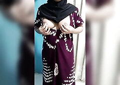 Glamorous teacher masturbates lonely when her spouse leaves city