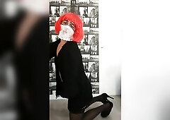 Carnal hottie bangs a sextoy