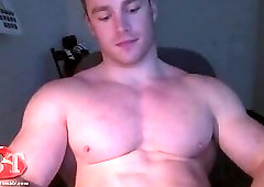 Bodybuilder jacks off