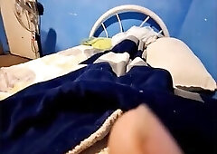 Mexicano guapo se masturba en su cuarto