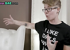 Curvy les model pussylicked during erotic photoshoot