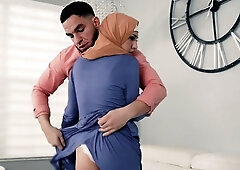 Curvy hijabi Leda Lotharia warms up for the college party with a private casting session